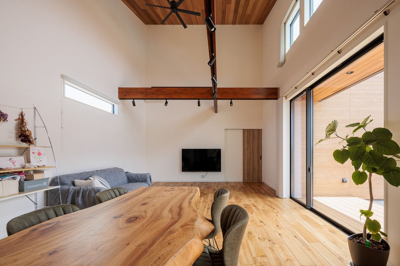 アイワホーム 【本体価格2500万円/34.8坪/平屋】直線的なフォルムが印象的。開放的な空間に映える無垢材の心地よさの建築実例画像5