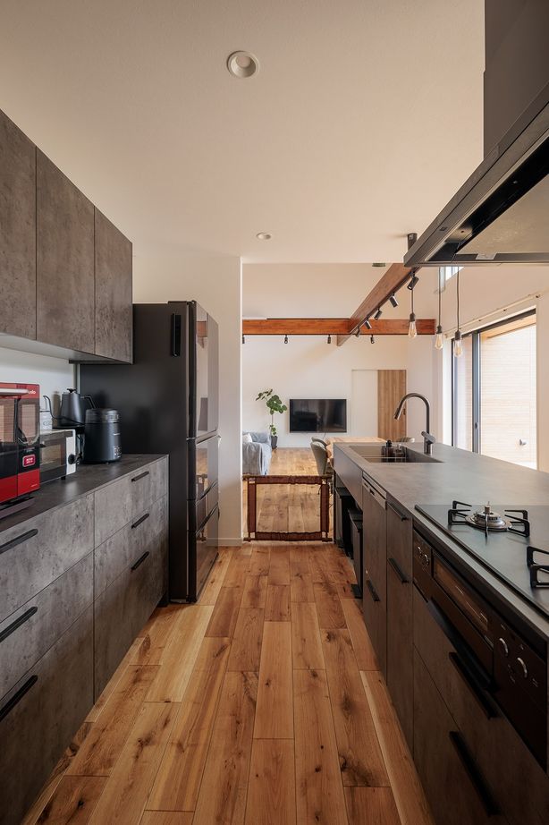 アイワホーム 【本体価格2500万円/34.8坪/平屋】直線的なフォルムが印象的。開放的な空間に映える無垢材の心地よさの建築実例画像6