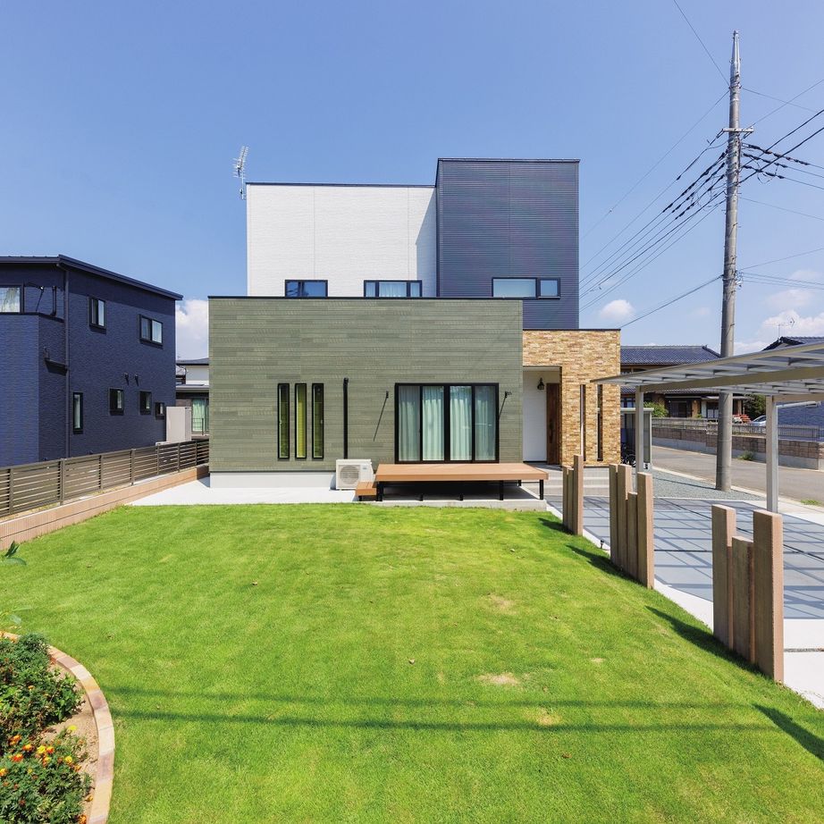 アイワホーム 【本体価格2400万円/40.5坪】外観・内観ともにお洒落な立体的空間を実現。遊び心あるメリハリのある暮らしの建築実例画像1