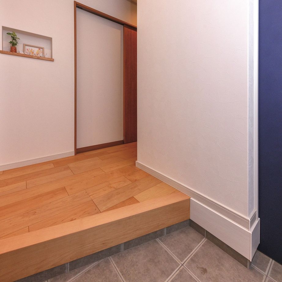 アイワホーム 【本体価格2400万円/40.5坪】外観・内観ともにお洒落な立体的空間を実現。遊び心あるメリハリのある暮らしの建築実例画像2