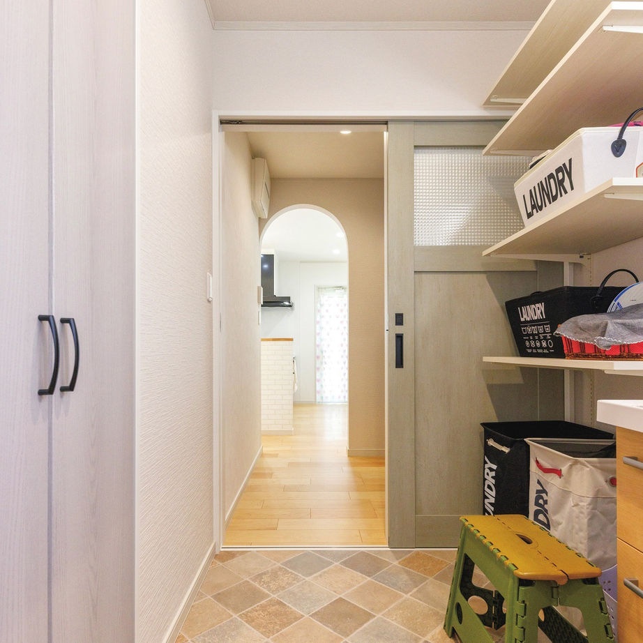 アイワホーム 【本体価格2400万円/40.5坪】外観・内観ともにお洒落な立体的空間を実現。遊び心あるメリハリのある暮らしの建築実例画像6