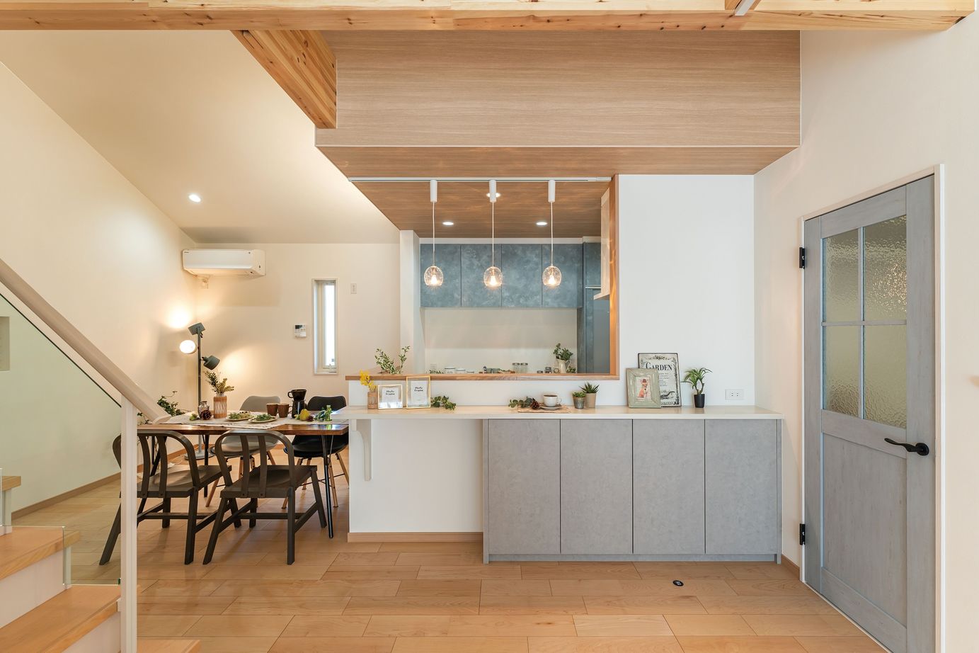 アイワホーム 【本体価格2500～2999万円/42.7坪】開放感溢れる天井とのびやかな空間でメリハリのある暮らしを楽しむ平屋の建築実例画像3