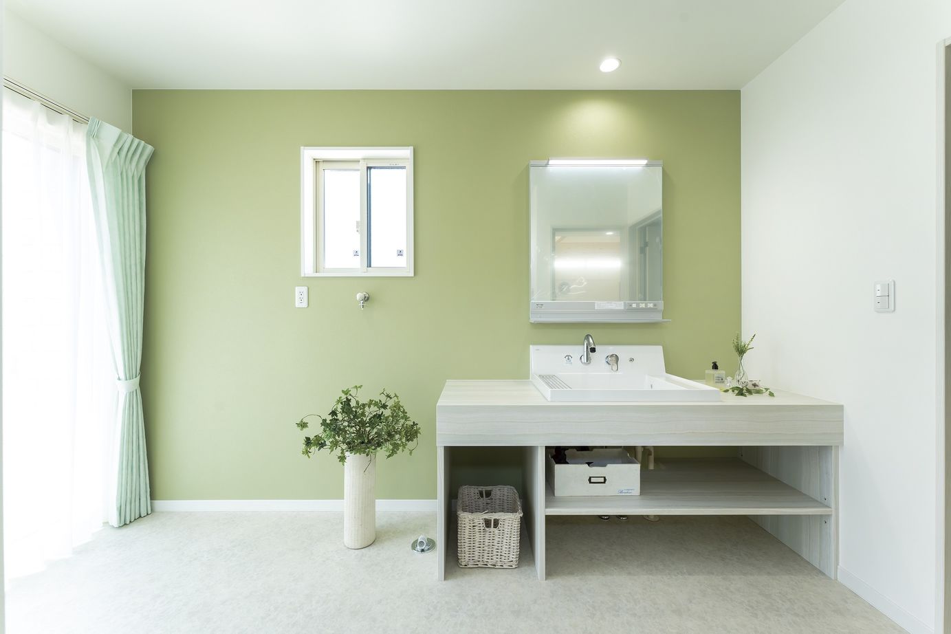 アイワホーム 【本体価格2000～2500万円/26.8坪】のびやかな勾配天井と回遊動線が◎好きな色が映えるナチュラルな平屋の建築実例画像6