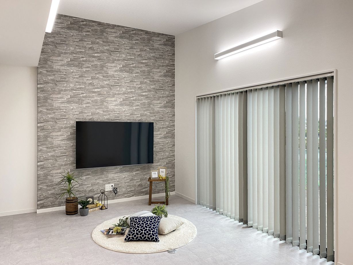 アイワホーム 【本体価格2000～2500万円/35坪】ホテルライクな空間を彩る照明に、多彩なクロスなど遊び心溢れる家の建築実例画像2