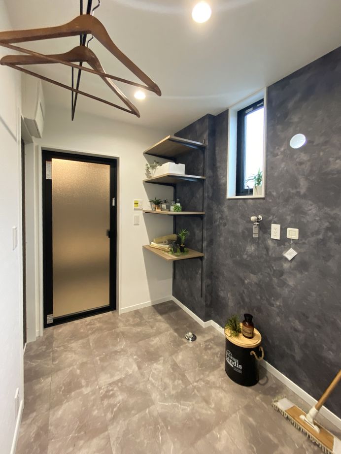 アイワホーム 【本体価格2000～2500万円/35坪】ホテルライクな空間を彩る照明に、多彩なクロスなど遊び心溢れる家の建築実例画像6