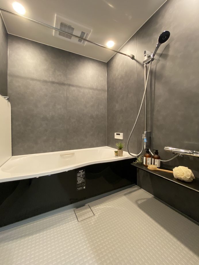 アイワホーム 【本体価格2000～2500万円/35坪】ホテルライクな空間を彩る照明に、多彩なクロスなど遊び心溢れる家の建築実例画像7