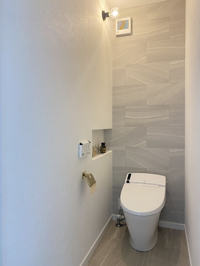 アイワホーム 【本体価格2000～2500万円/35坪】ホテルライクな空間を彩る照明に、多彩なクロスなど遊び心溢れる家の建築実例画像8