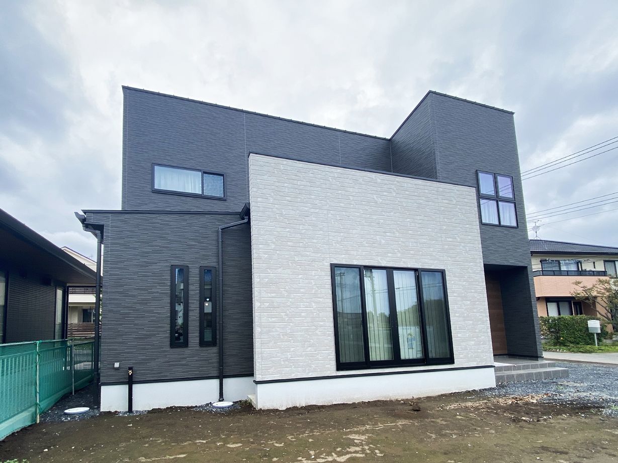 アイワホーム 【本体価格2000～2500万円/35坪】ホテルライクな空間を彩る照明に、多彩なクロスなど遊び心溢れる家の建築実例画像10