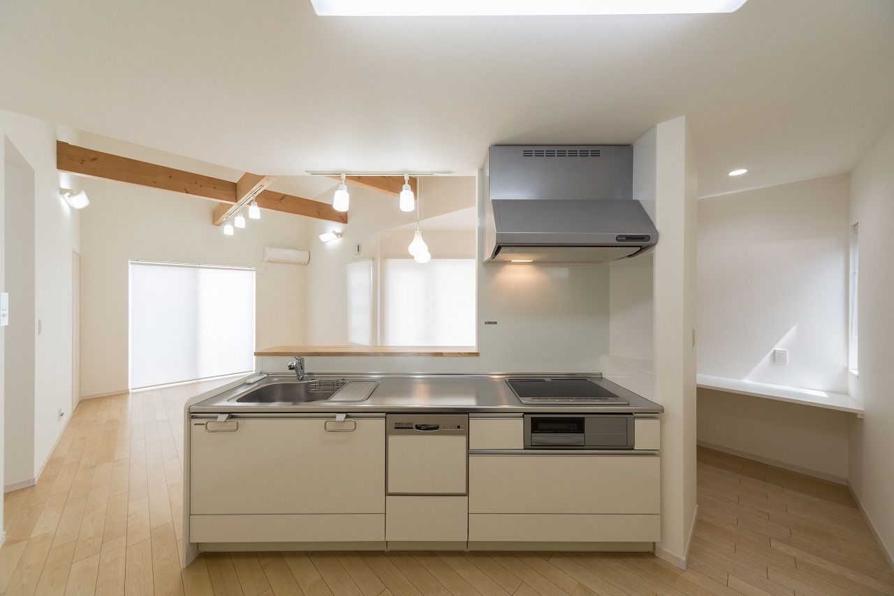 クオリティハウス／新潟材協 スキップフロアと勾配天井による“空間一体型”の家の建築実例画像3