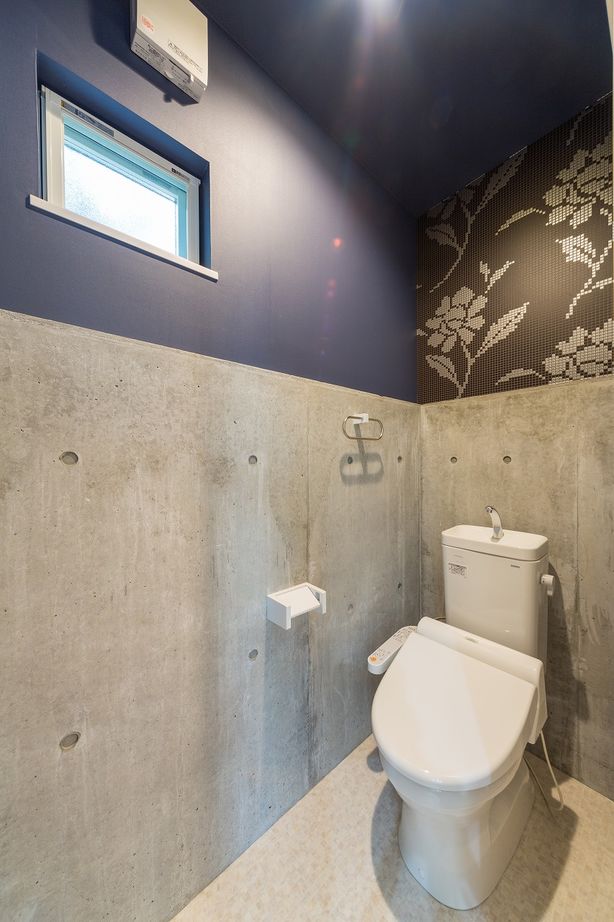 クオリティハウス／新潟材協 スキップフロアと勾配天井による“空間一体型”の家の建築実例画像9