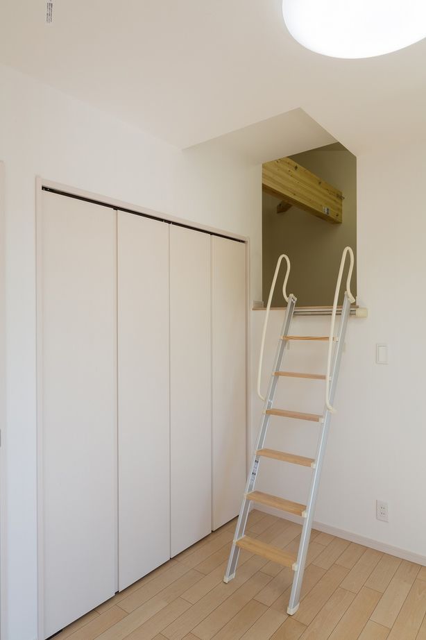 クオリティハウス／新潟材協 スキップフロアと勾配天井による“空間一体型”の家の建築実例画像10