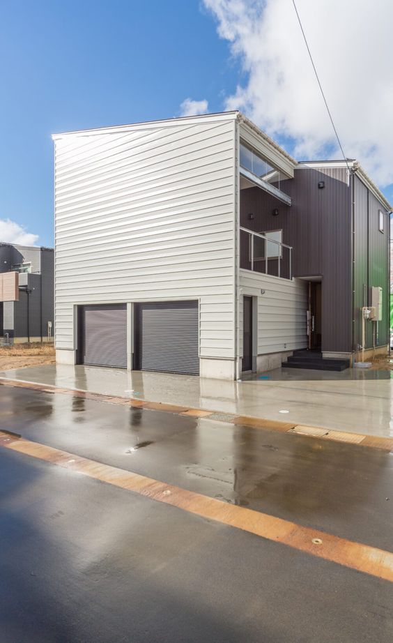 クオリティハウス／新潟材協 インナーガレージとスカイテラスのある家の建築実例画像1