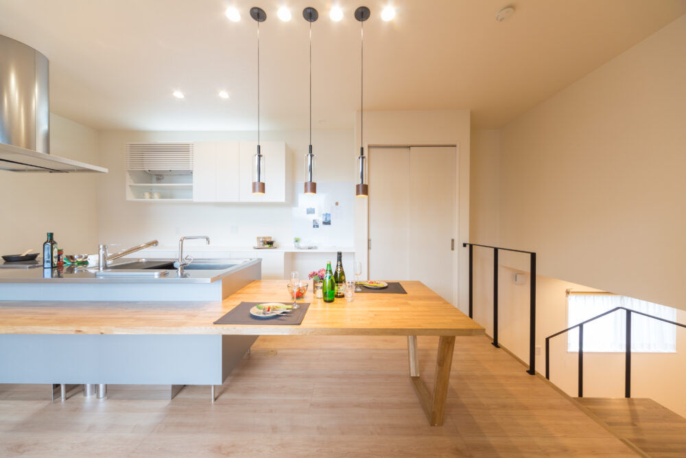 クオリティハウス／新潟材協 インナーガレージとスカイテラスのある家の建築実例画像2