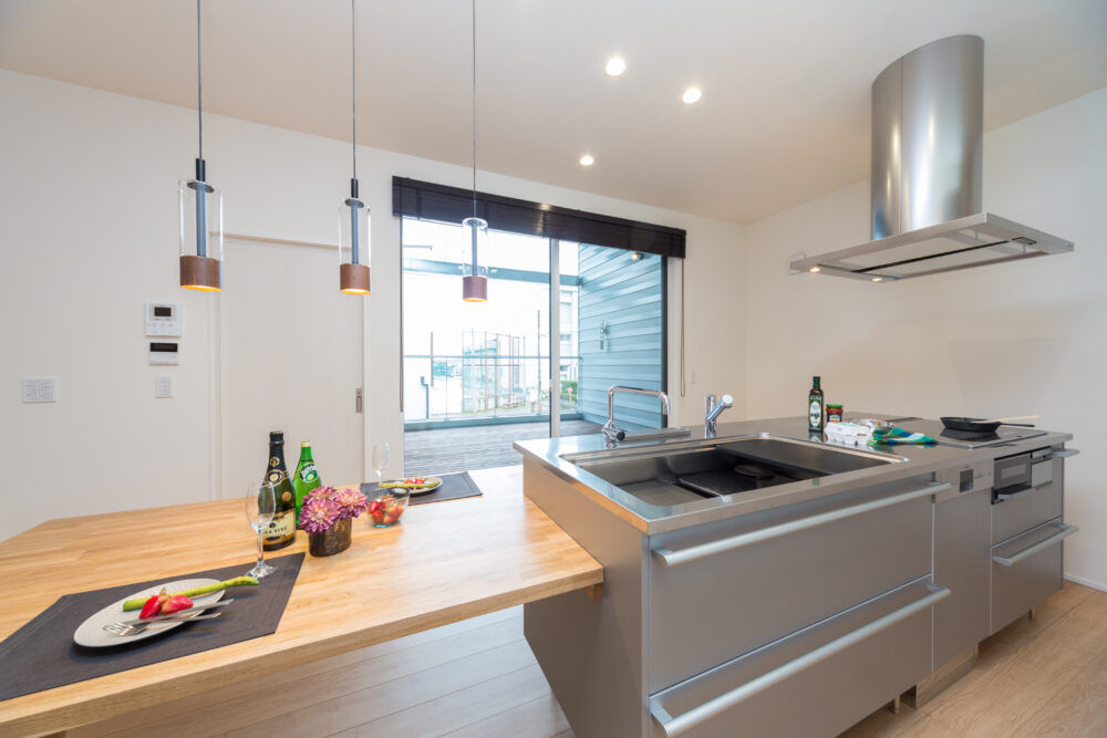 クオリティハウス／新潟材協 インナーガレージとスカイテラスのある家の建築実例画像3