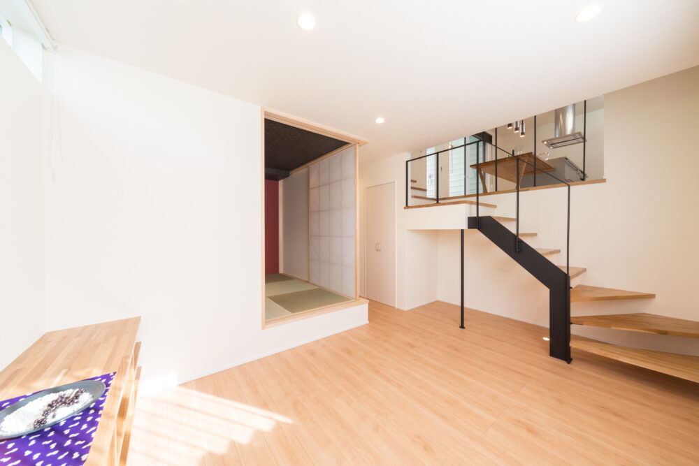 クオリティハウス／新潟材協 インナーガレージとスカイテラスのある家の建築実例画像4