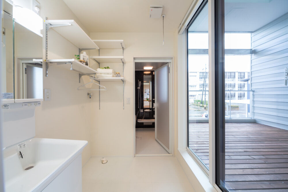 クオリティハウス／新潟材協 インナーガレージとスカイテラスのある家の建築実例画像6