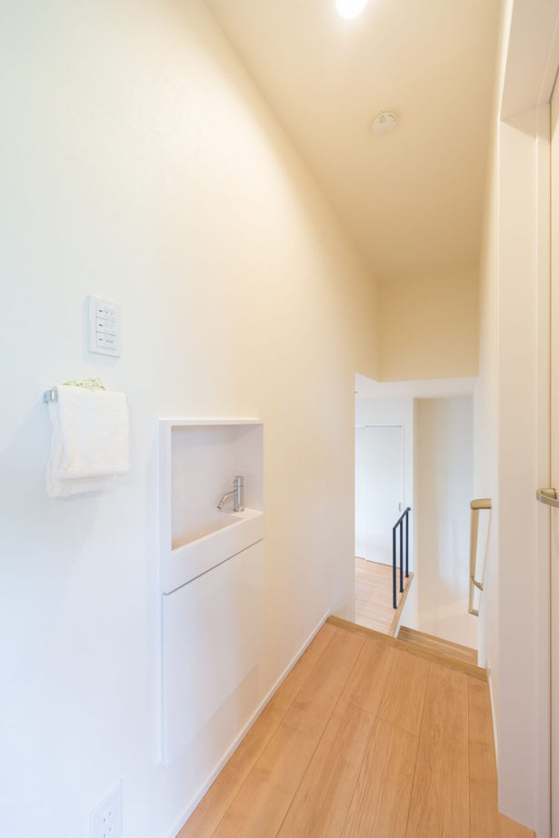 クオリティハウス／新潟材協 インナーガレージとスカイテラスのある家の建築実例画像8