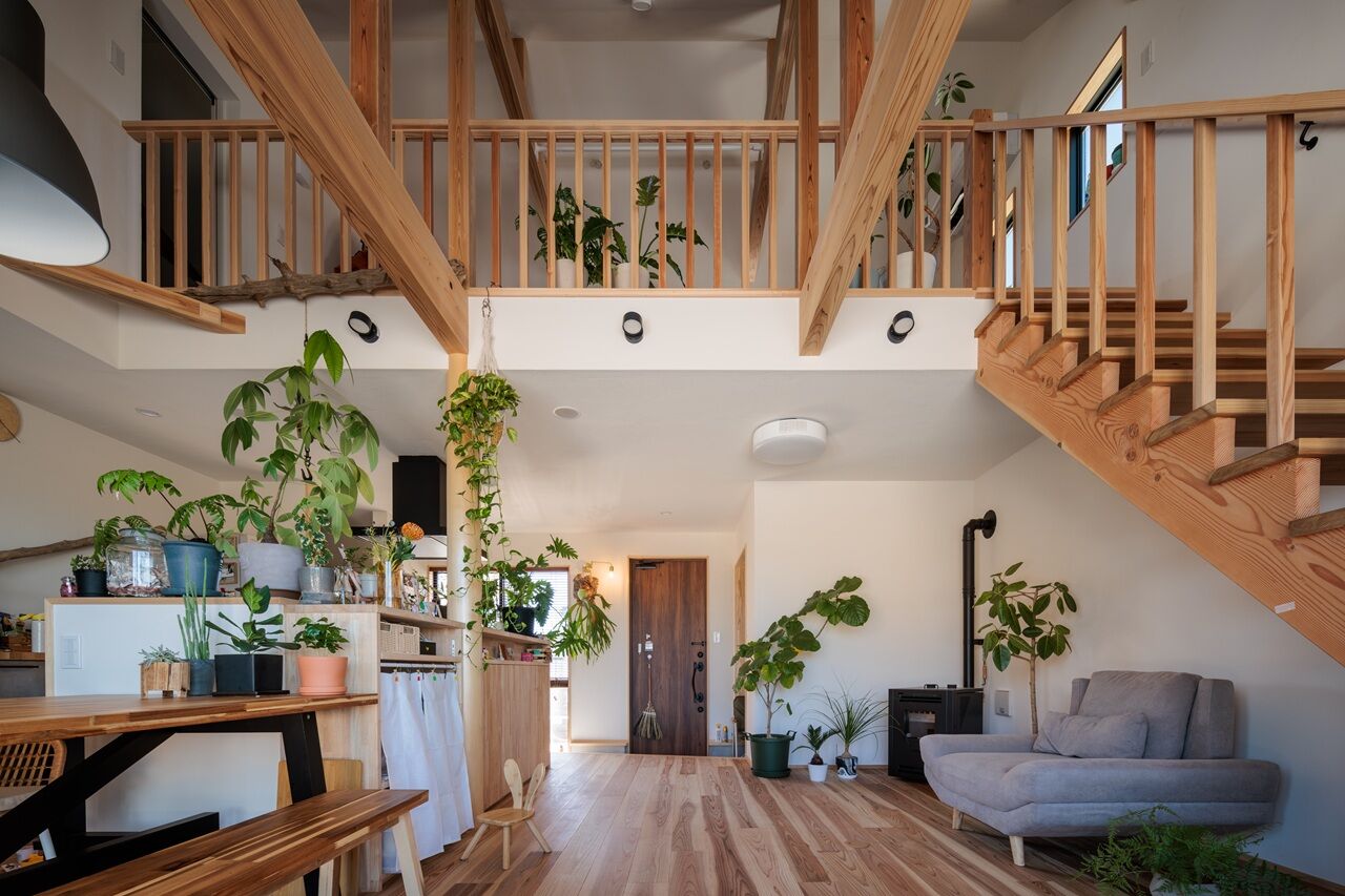 自然と木の家　スミャスク 【湘南/1000万円台/自然素材/間取り図】平屋のように暮らせる、オープンな吹抜けリビングの家の建築実例画像2