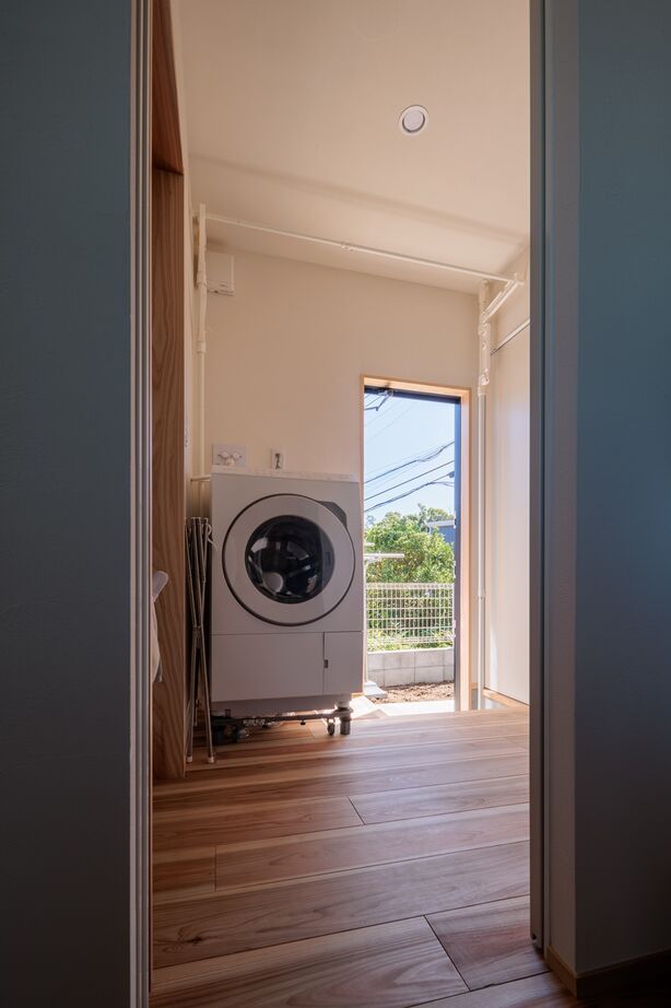 自然と木の家　スミャスク 【湘南/1000万円台/自然素材/間取り図】平屋のように暮らせる、オープンな吹抜けリビングの家の建築実例画像9