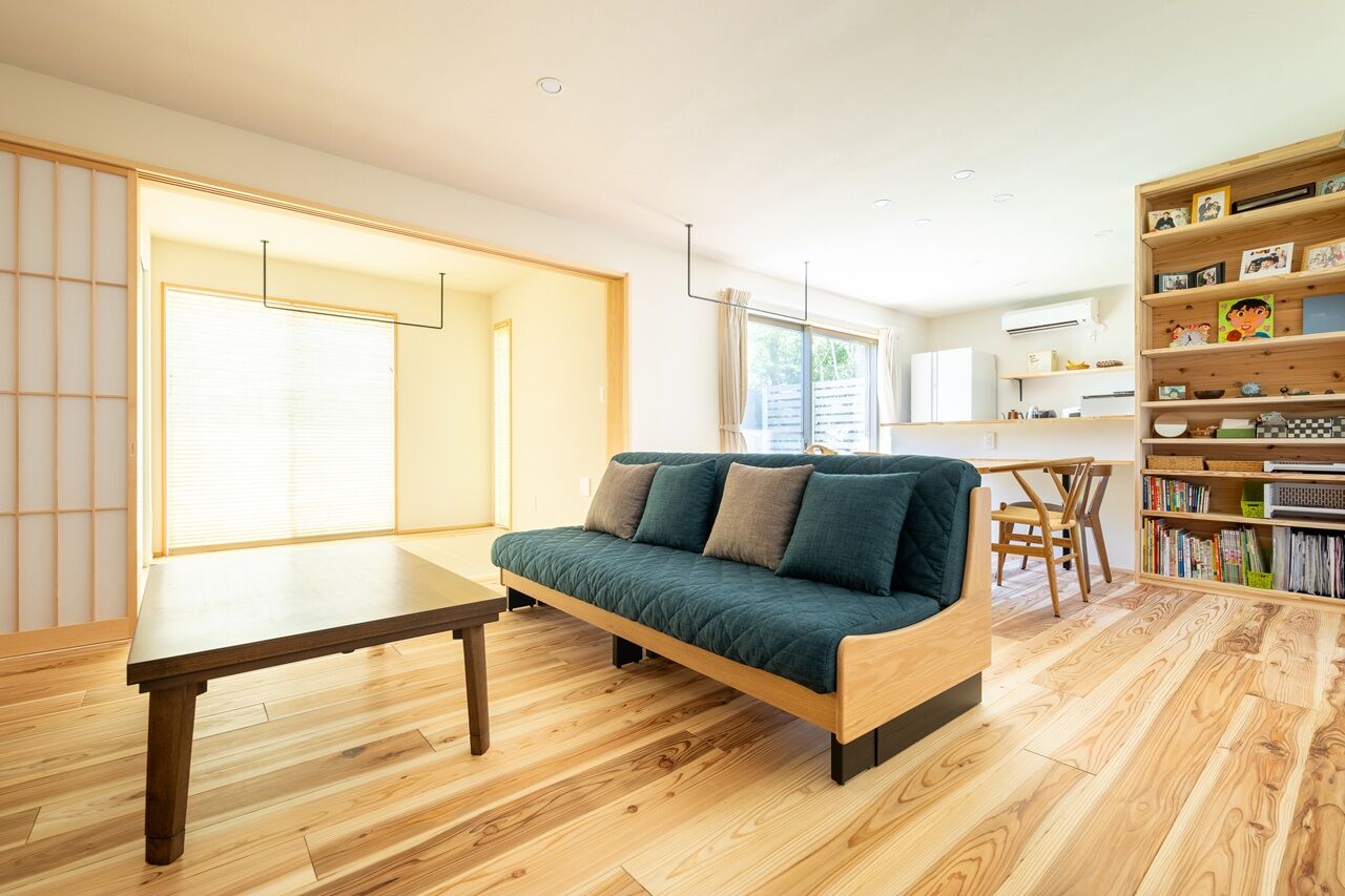 自然と木の家　スミャスク 【2000万円台/自然素材/間取り図】深い軒と檜の格子が温泉旅館のような雰囲気を演出する和モダンな住まいの建築実例画像4