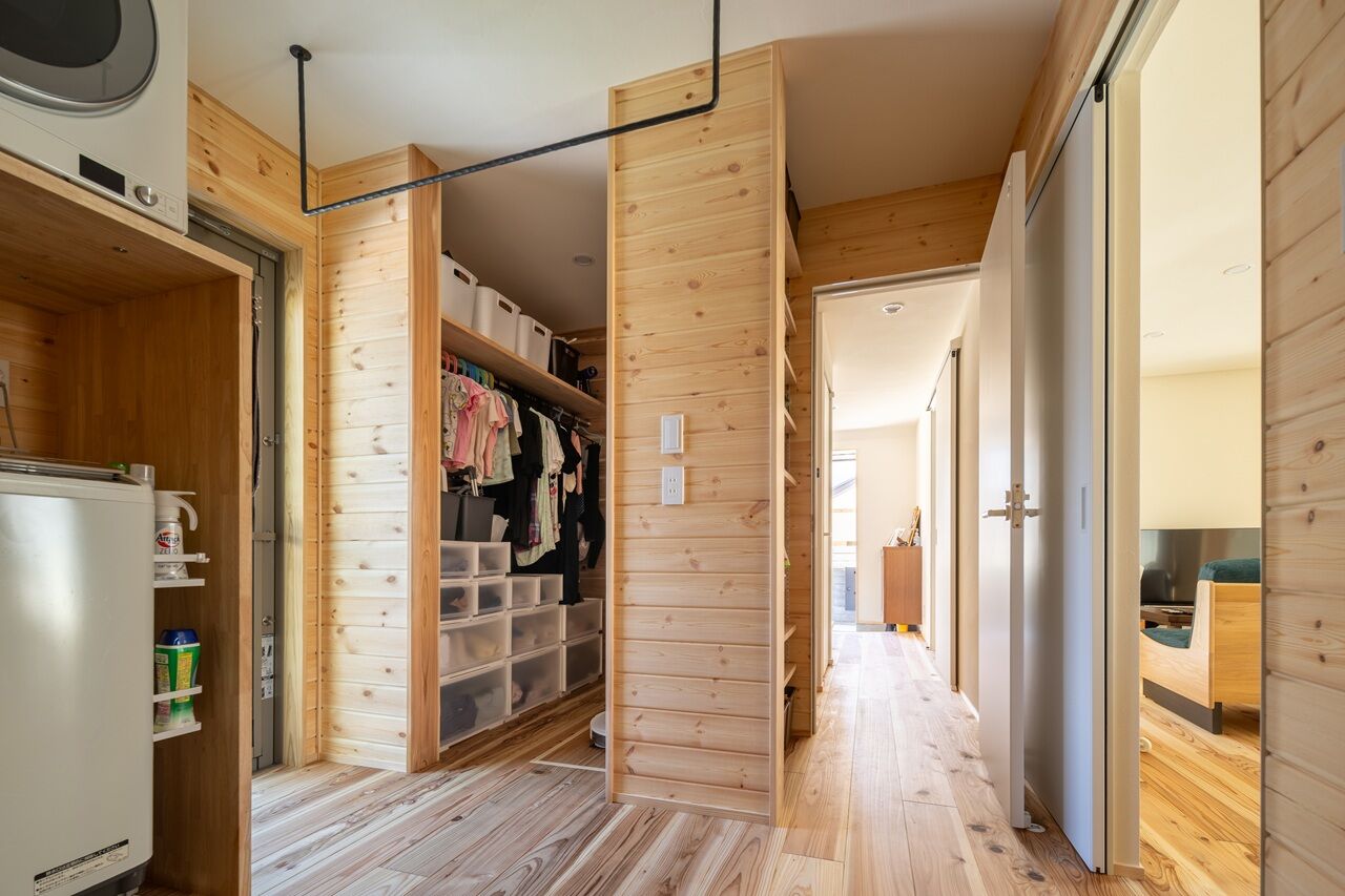 自然と木の家　スミャスク 【2000万円台/自然素材/間取り図】深い軒と檜の格子が温泉旅館のような雰囲気を演出する和モダンな住まいの建築実例画像6