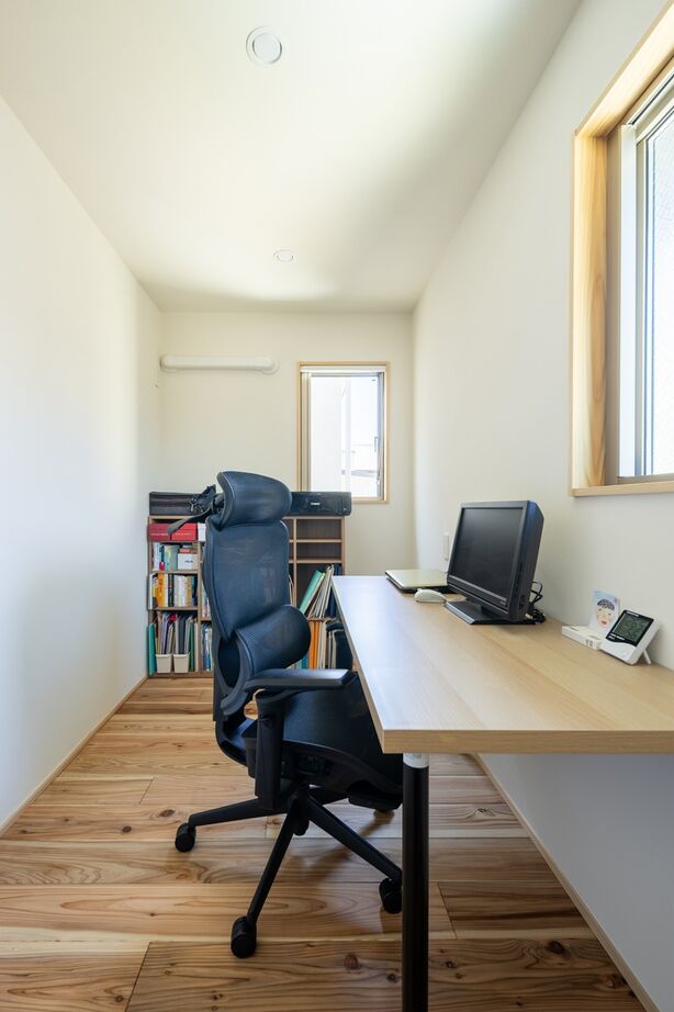 自然と木の家　スミャスク 【2000万円台/自然素材/間取り図】深い軒と檜の格子が温泉旅館のような雰囲気を演出する和モダンな住まいの建築実例画像9