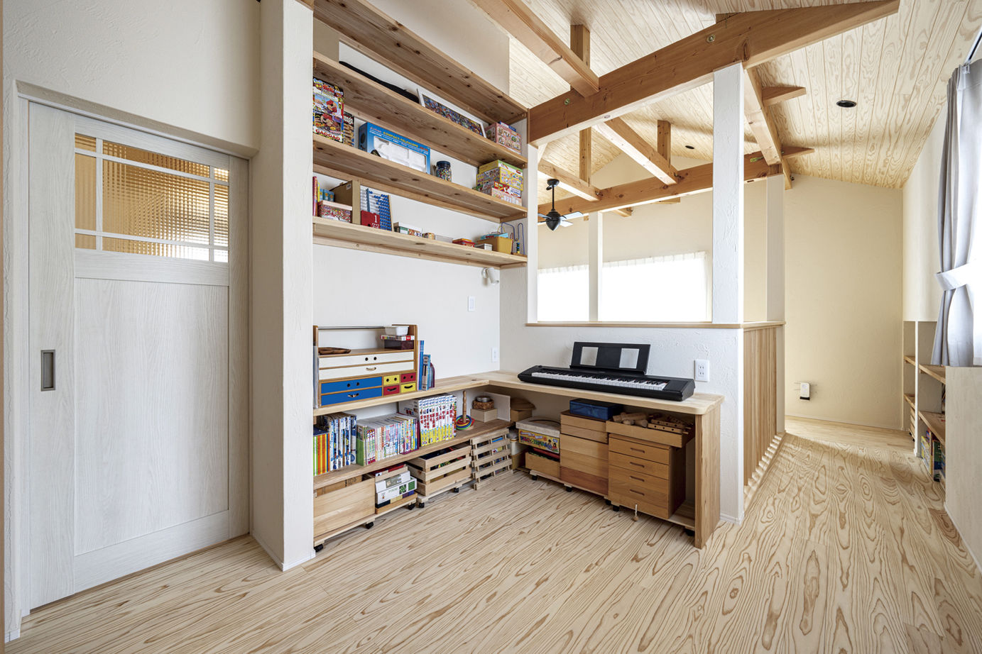 コスモレーベン 【メイン床材：飫肥杉】ふわっと広がる杉の香り。リビング・土間・ウッドデッキが繋がった圧巻の大空間。の建築実例画像7