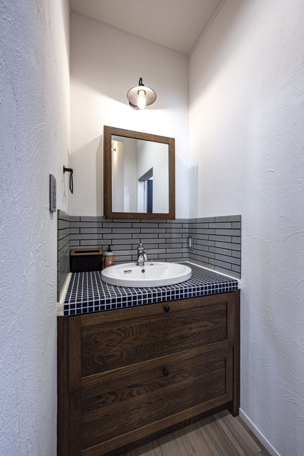 コスモレーベン 【メイン無垢床：アカシア】平屋＋勾配天井で、大空間を実現。デッドスペースを活かしたペット部屋も。の建築実例画像4