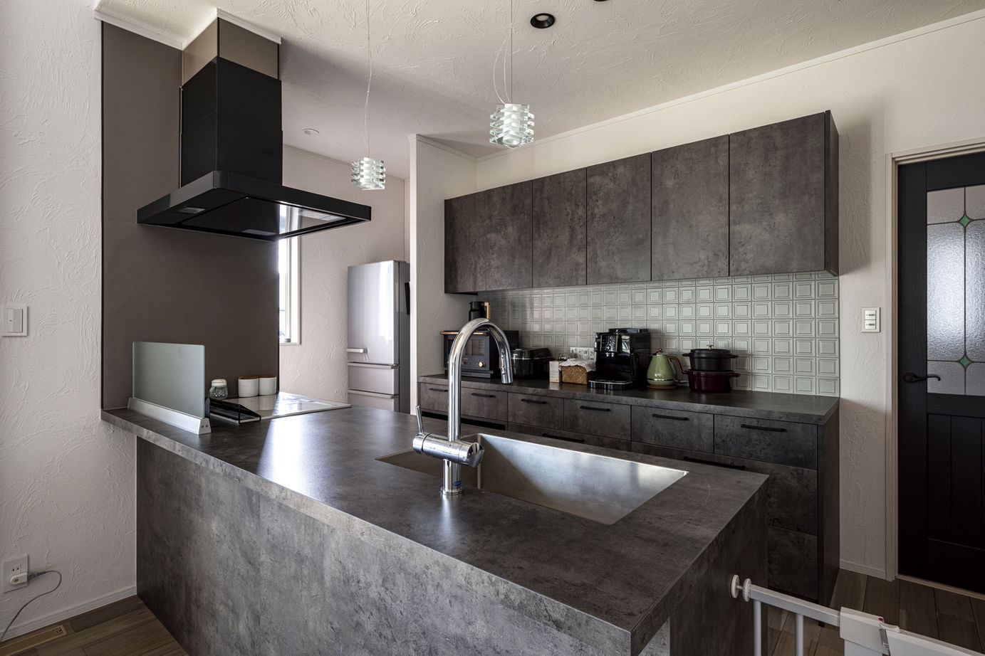 コスモレーベン 【メイン無垢床：アカシア】平屋＋勾配天井で、大空間を実現。デッドスペースを活かしたペット部屋も。の建築実例画像6