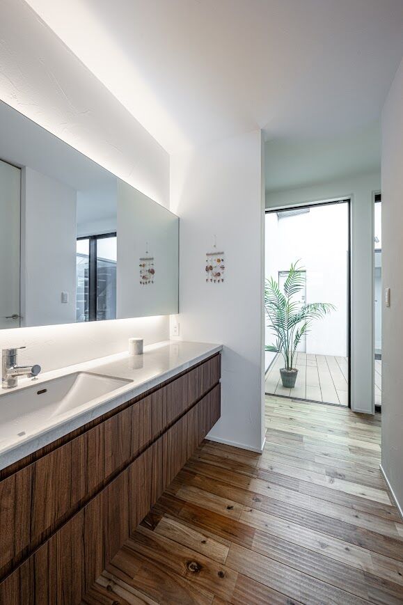 コスモレーベン 【メイン無垢材：アカシア】吹抜け＋大きな窓でも年中快適。中庭を中心とした家づくりの建築実例画像10