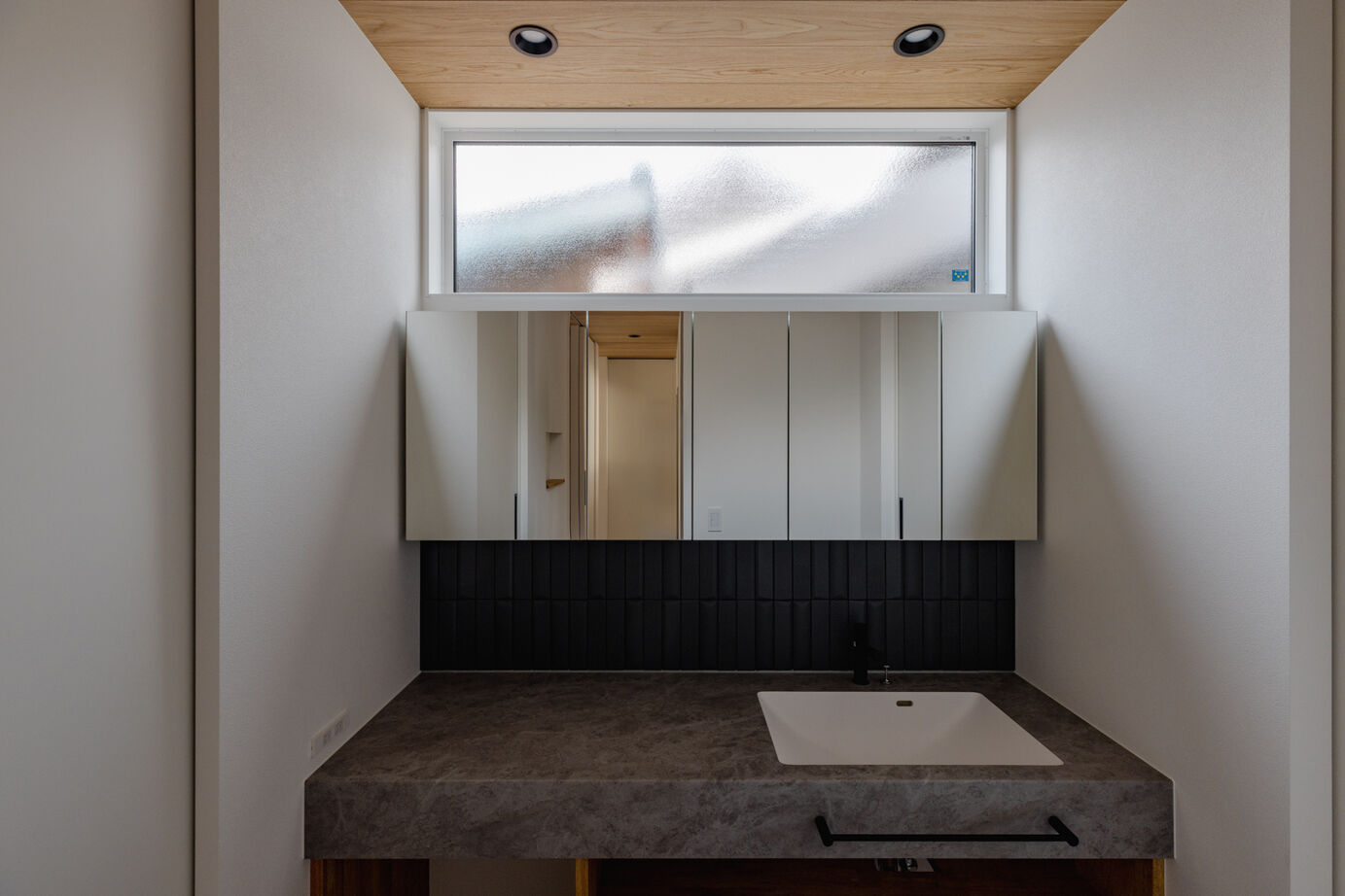 リキュー 【豊川市/30坪台/ビルトインガレージ/温熱等級6・高性能住宅】ファサードが印象的な「大人のための邸宅」の建築実例画像4