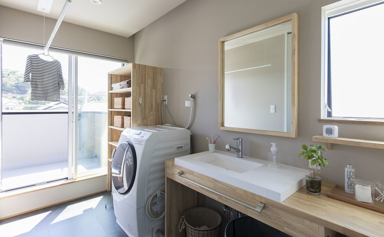 リキュー 【愛知県｜建築家×３階建て】家族や友人と語らうウッドデッキのある２階LDK＆インナーガレージの家の建築実例画像7