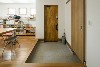 ルポハウス一級建築士事務所 【滋賀/ビルトインガレージ】甘い香りがするガレージハウス。親子のライフスタイルが快適になる二世帯住宅の建築実例画像3