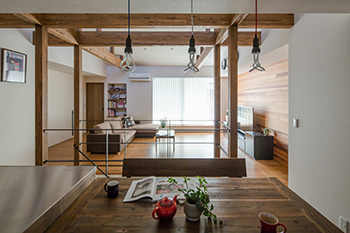 ルポハウス一級建築士事務所 【滋賀/ビルトインガレージ】甘い香りがするガレージハウス。親子のライフスタイルが快適になる二世帯住宅の建築実例画像6