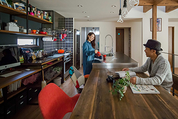 ルポハウス一級建築士事務所 【滋賀/ビルトインガレージ】甘い香りがするガレージハウス。親子のライフスタイルが快適になる二世帯住宅の建築実例画像7