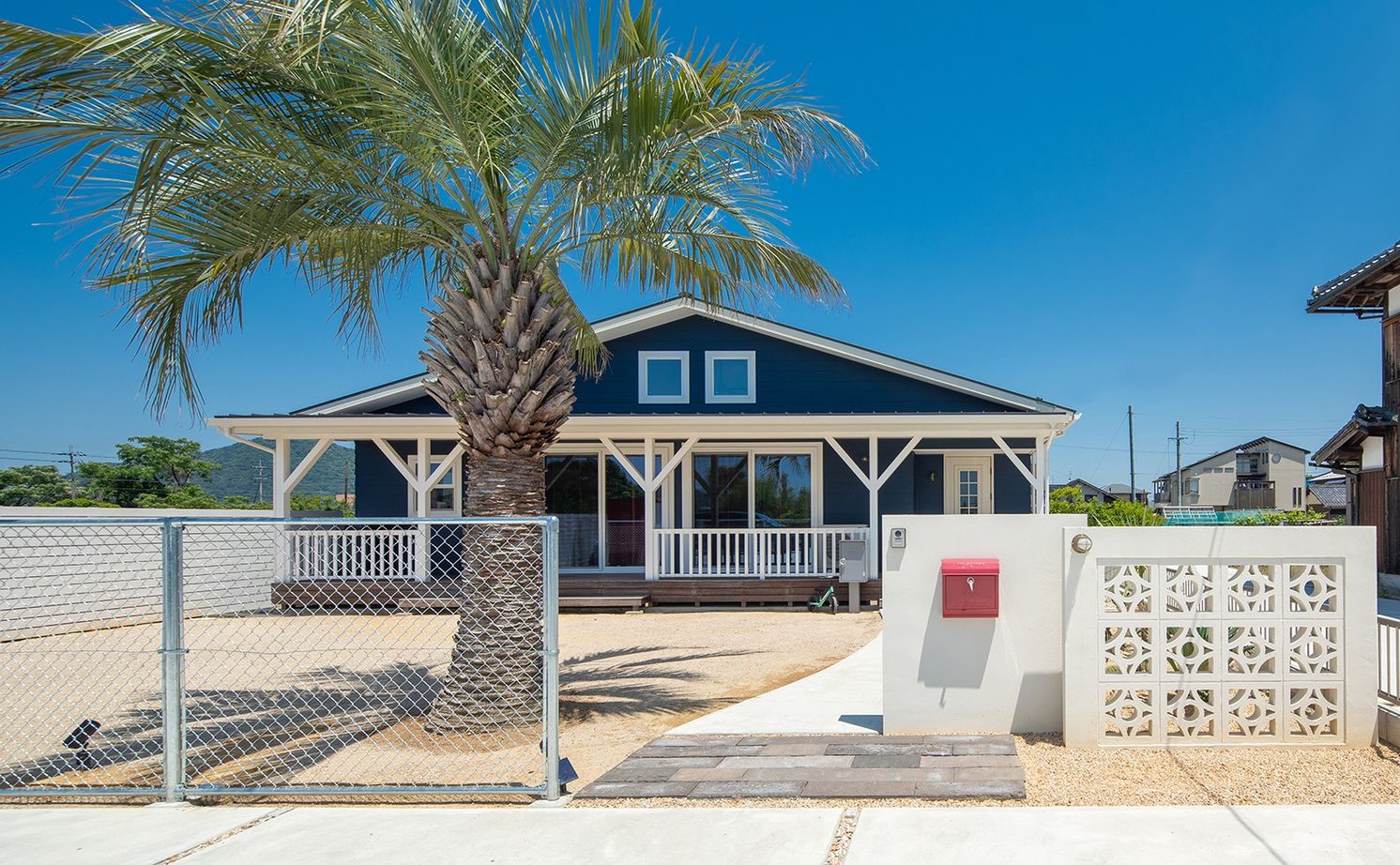 ルポハウス一級建築士事務所 【滋賀/平屋/2000万円台/30坪台/間取り図】ココスヤシが映えるカリフォルニアスタイルの家の建築実例画像1