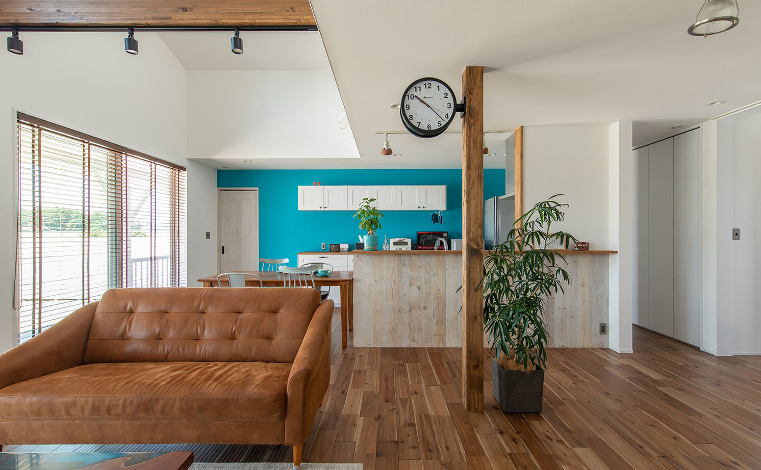 ルポハウス一級建築士事務所 【滋賀/平屋/2000万円台/30坪台/間取り図】ココスヤシが映えるカリフォルニアスタイルの家の建築実例画像2