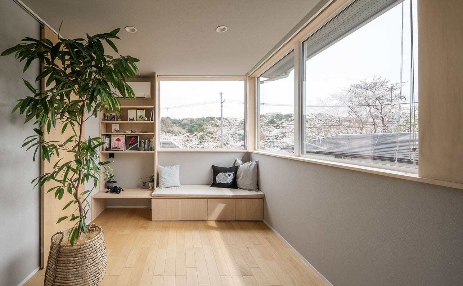 ルポハウス一級建築士事務所 【京都/2000万円台/30坪台/ガルバ/間取り図】サクラ並木をのぞむ「への字屋根」の家の建築実例画像9