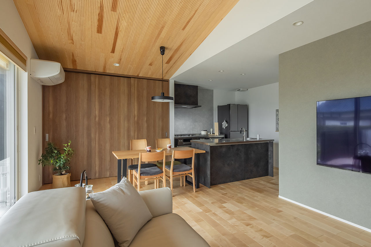 ルポハウス一級建築士事務所 【2000万円台/和モダン/平屋】視界が広がる平屋の家。随所にあしらった木のしつらえに心を癒される毎日の建築実例画像3