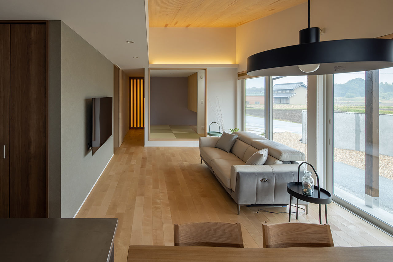 ルポハウス一級建築士事務所 【2000万円台/和モダン/平屋】視界が広がる平屋の家。随所にあしらった木のしつらえに心を癒される毎日の建築実例画像4