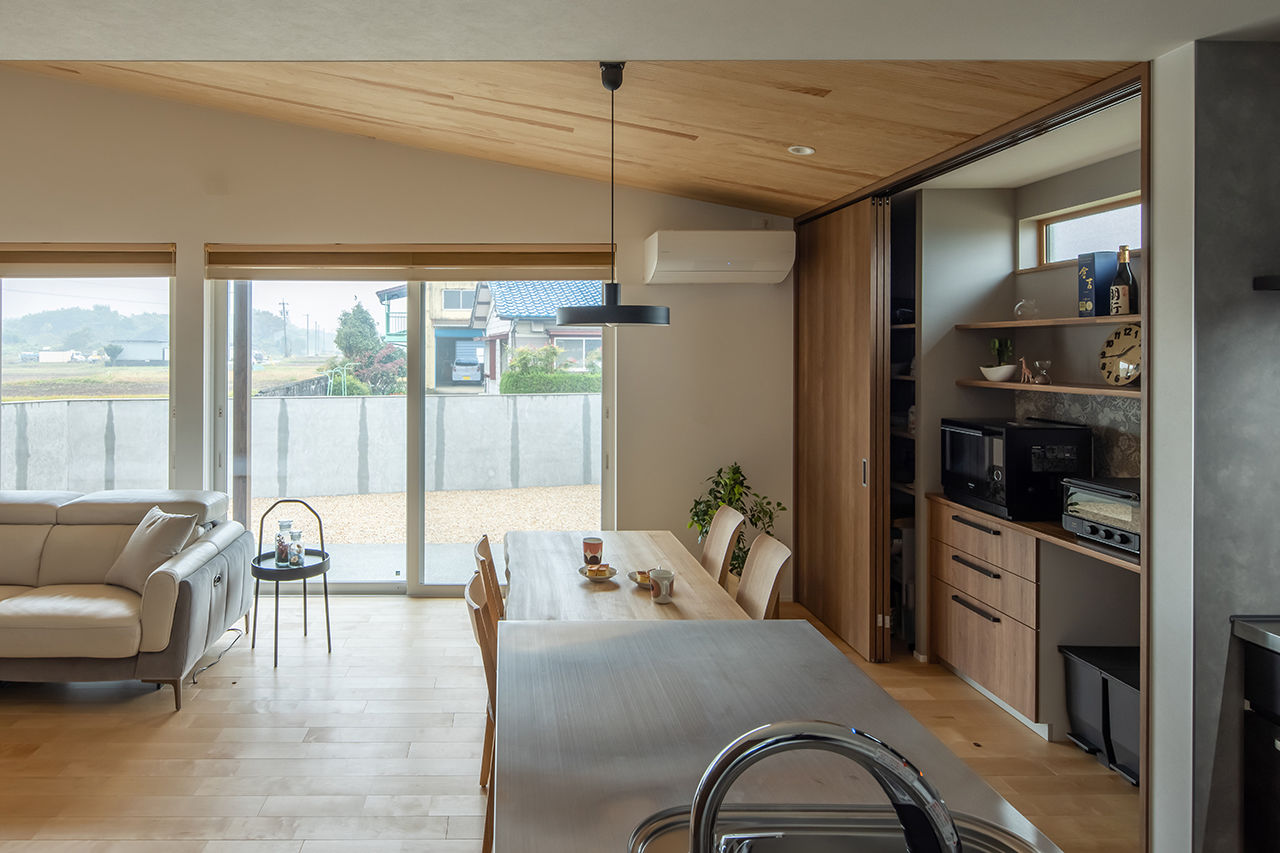 ルポハウス一級建築士事務所 【2000万円台/和モダン/平屋】視界が広がる平屋の家。随所にあしらった木のしつらえに心を癒される毎日の建築実例画像8