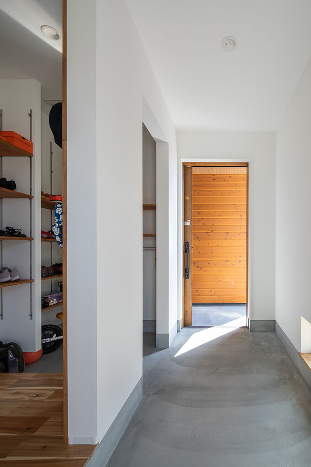 ルポハウス一級建築士事務所 【3000万円台/滋賀/平屋/ビルトインガレージ】家族みんなでまったりする平屋。リビングに人が集まる間取りの建築実例画像9