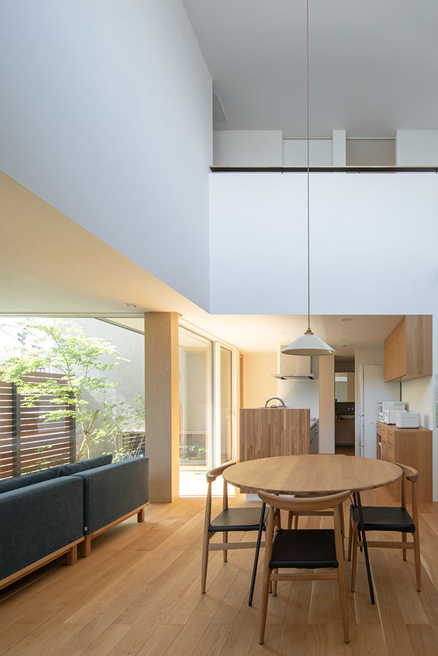 ルポハウス一級建築士事務所 【2000万円台/滋賀/中庭/吹抜け/子育て】二つのお庭がある家。非日常感が漂う暮らし良い住まいの建築実例画像5