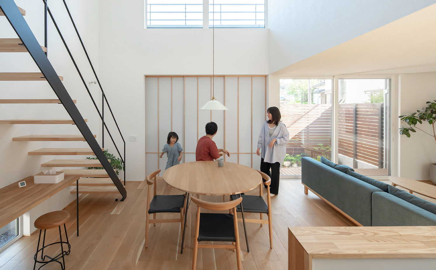 ルポハウス一級建築士事務所 【2000万円台/滋賀/中庭/吹抜け/子育て】二つのお庭がある家。非日常感が漂う暮らし良い住まいの建築実例画像8