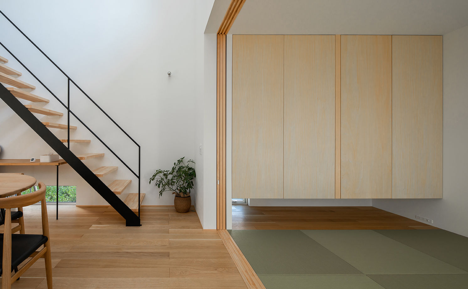 ルポハウス一級建築士事務所 【2000万円台/滋賀/中庭/吹抜け/子育て】二つのお庭がある家。非日常感が漂う暮らし良い住まいの建築実例画像9