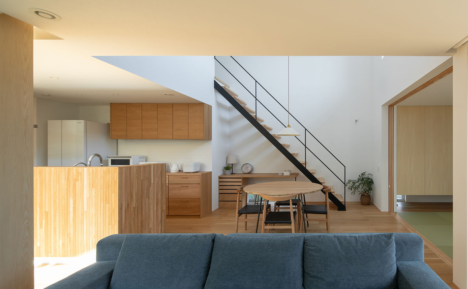 ルポハウス一級建築士事務所 【2000万円台/滋賀/中庭/吹抜け/子育て】二つのお庭がある家。非日常感が漂う暮らし良い住まいの建築実例画像15