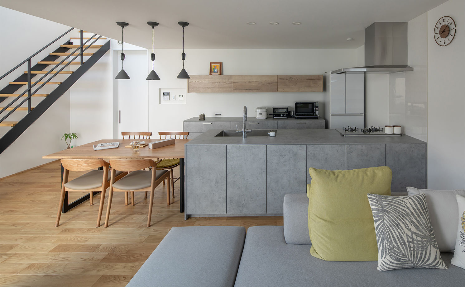 ルポハウス一級建築士事務所 【2000万円台／滋賀県／外観／吹き抜け】グレーの外観に木を合わせたオシャレで目をひく家の建築実例画像7