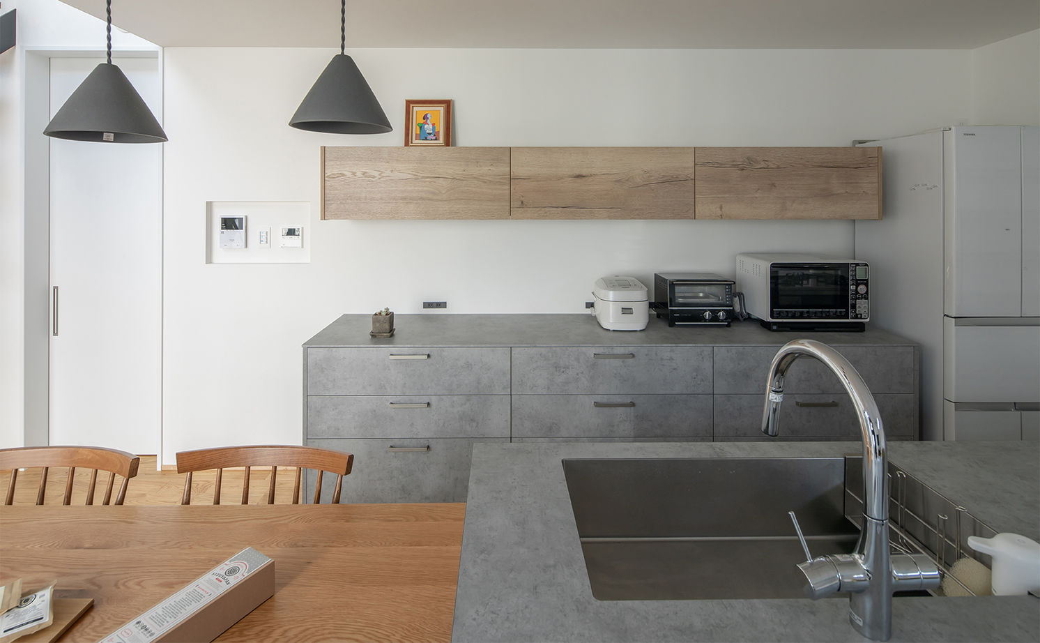 ルポハウス一級建築士事務所 【2000万円台／滋賀県／外観／吹き抜け】グレーの外観に木を合わせたオシャレで目をひく家の建築実例画像10