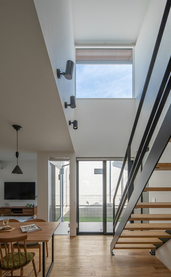 ルポハウス一級建築士事務所 【2000万円台／滋賀県／外観／吹き抜け】グレーの外観に木を合わせたオシャレで目をひく家の建築実例画像11