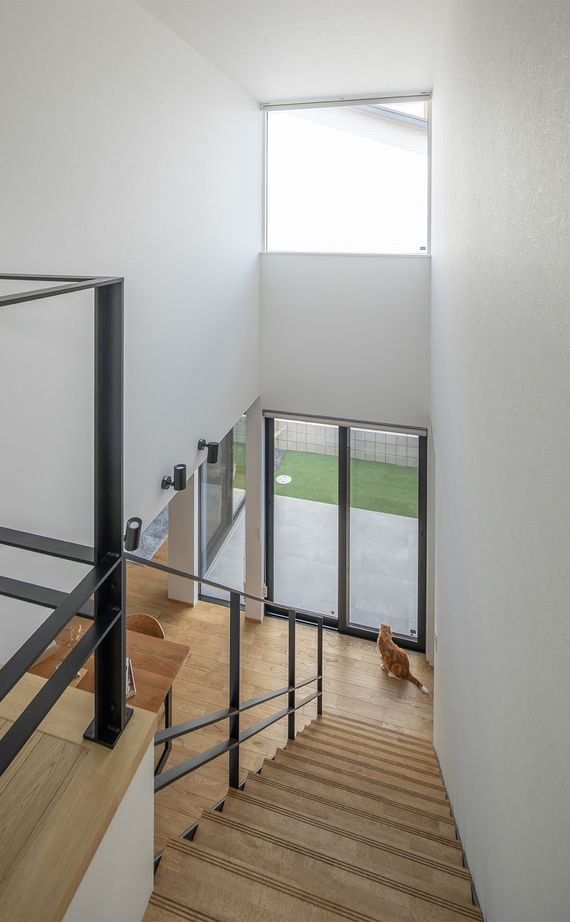 ルポハウス一級建築士事務所 【2000万円台／滋賀県／外観／吹き抜け】グレーの外観に木を合わせたオシャレで目をひく家の建築実例画像12